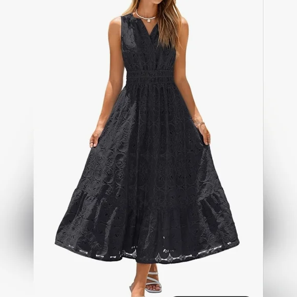 Elegant Black Lace Maxi Dress - Picture 2 of 7